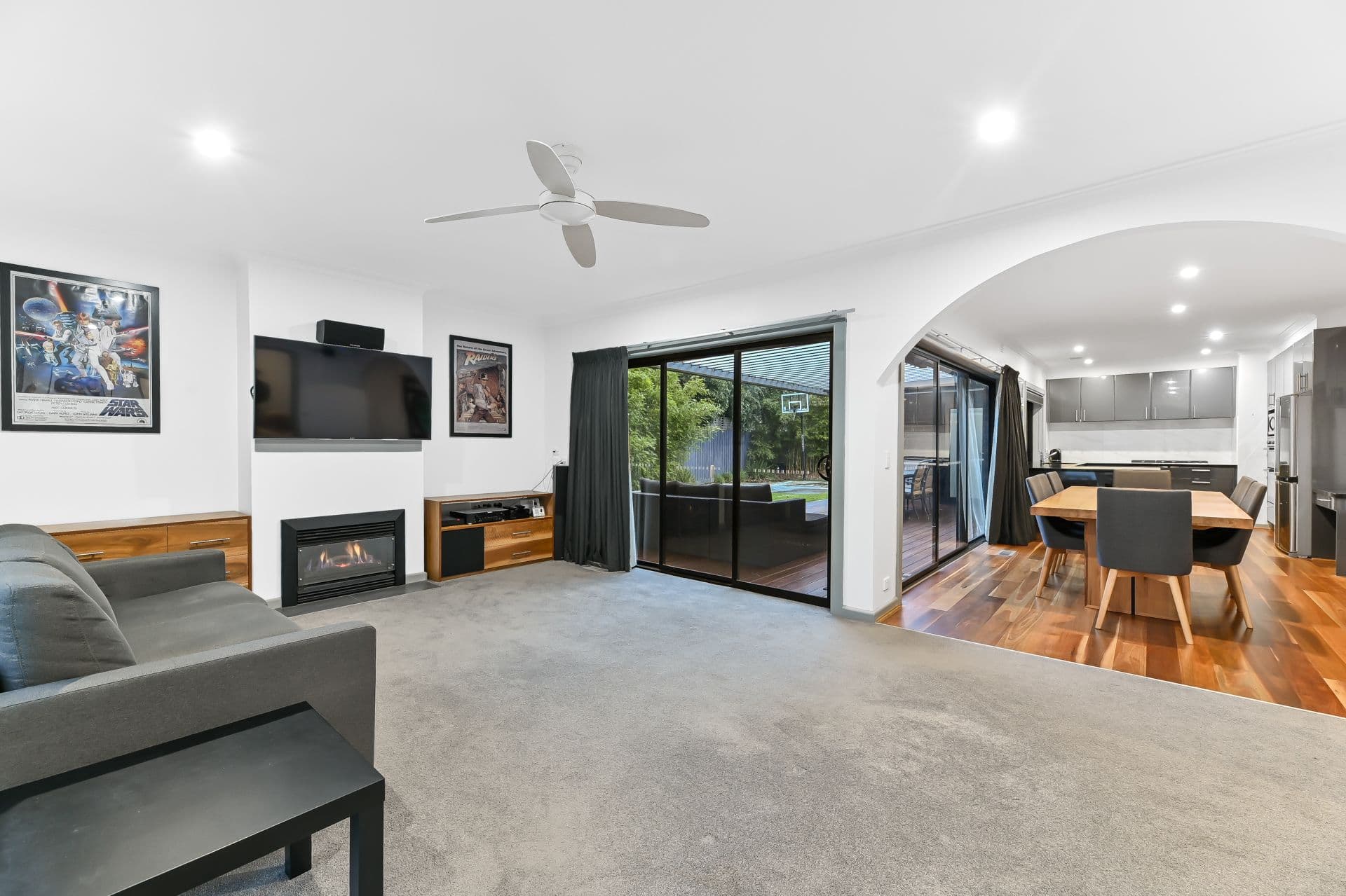 3 Edinburgh Avenue, Glen Waverley VIC 3150, Glen Waverley - Thumbnail 2