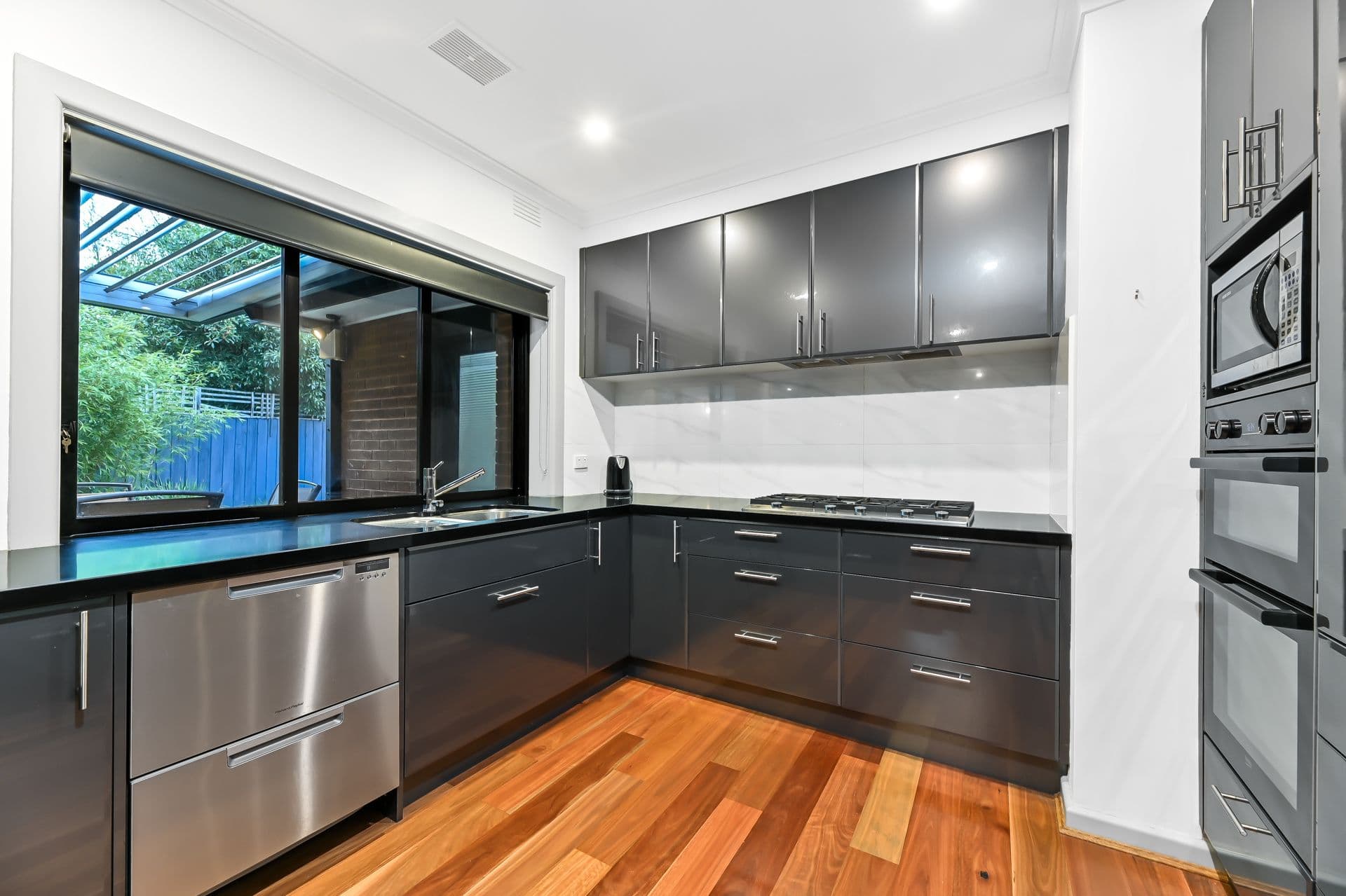 3 Edinburgh Avenue, Glen Waverley VIC 3150, Glen Waverley - Thumbnail 6