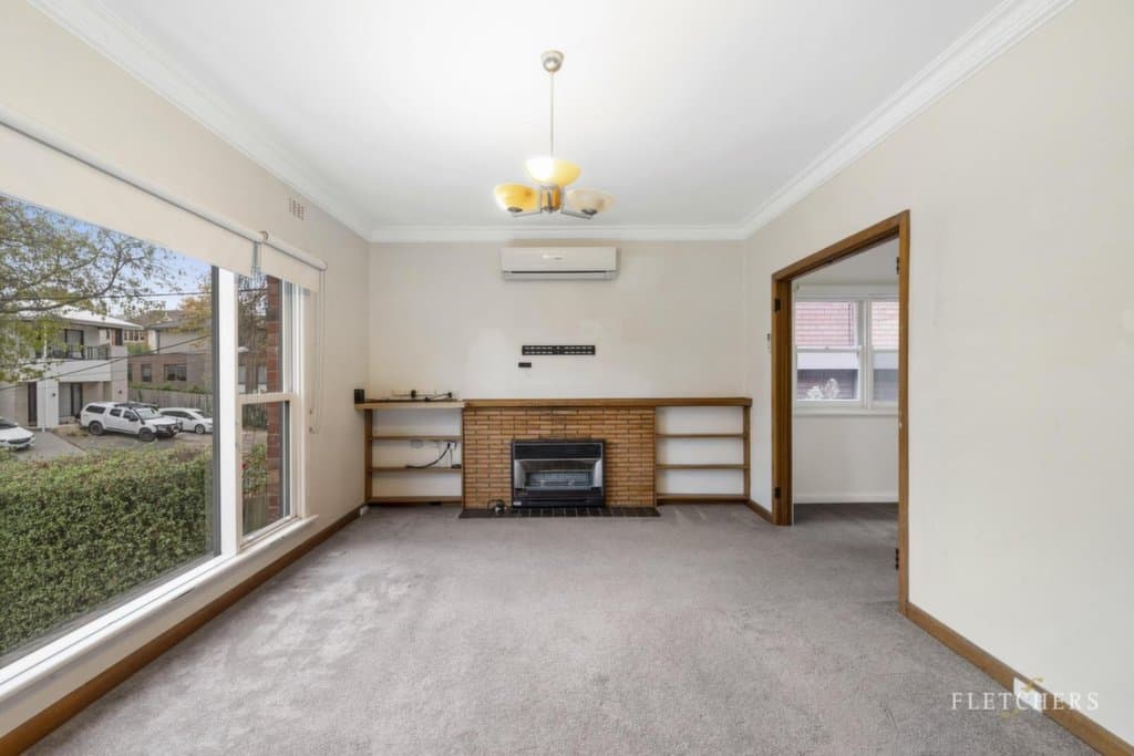 8 Milton Crescent, Box Hill South - Thumbnail 2