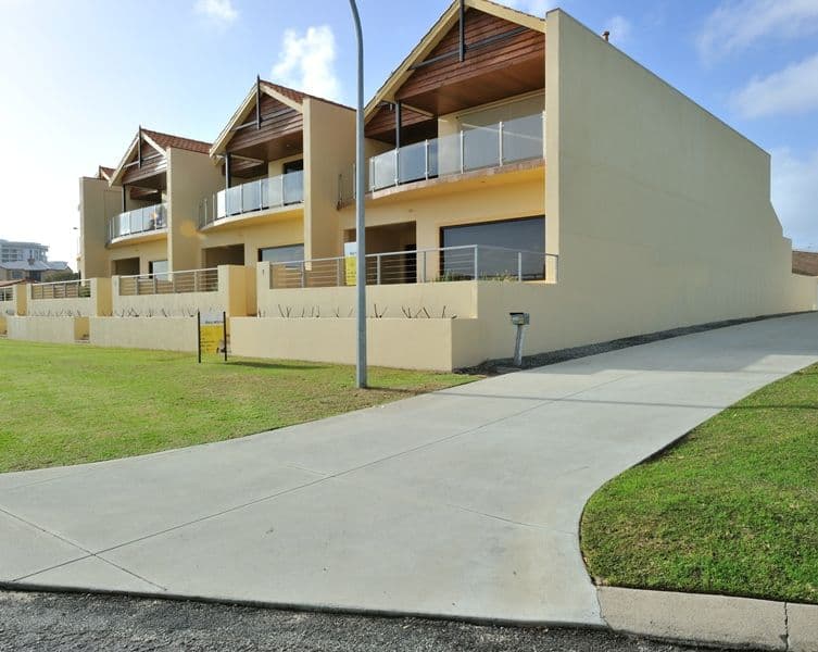 10 Winjan Place, DUDLEY PARK WA 6210, Dudley Park - Image 1