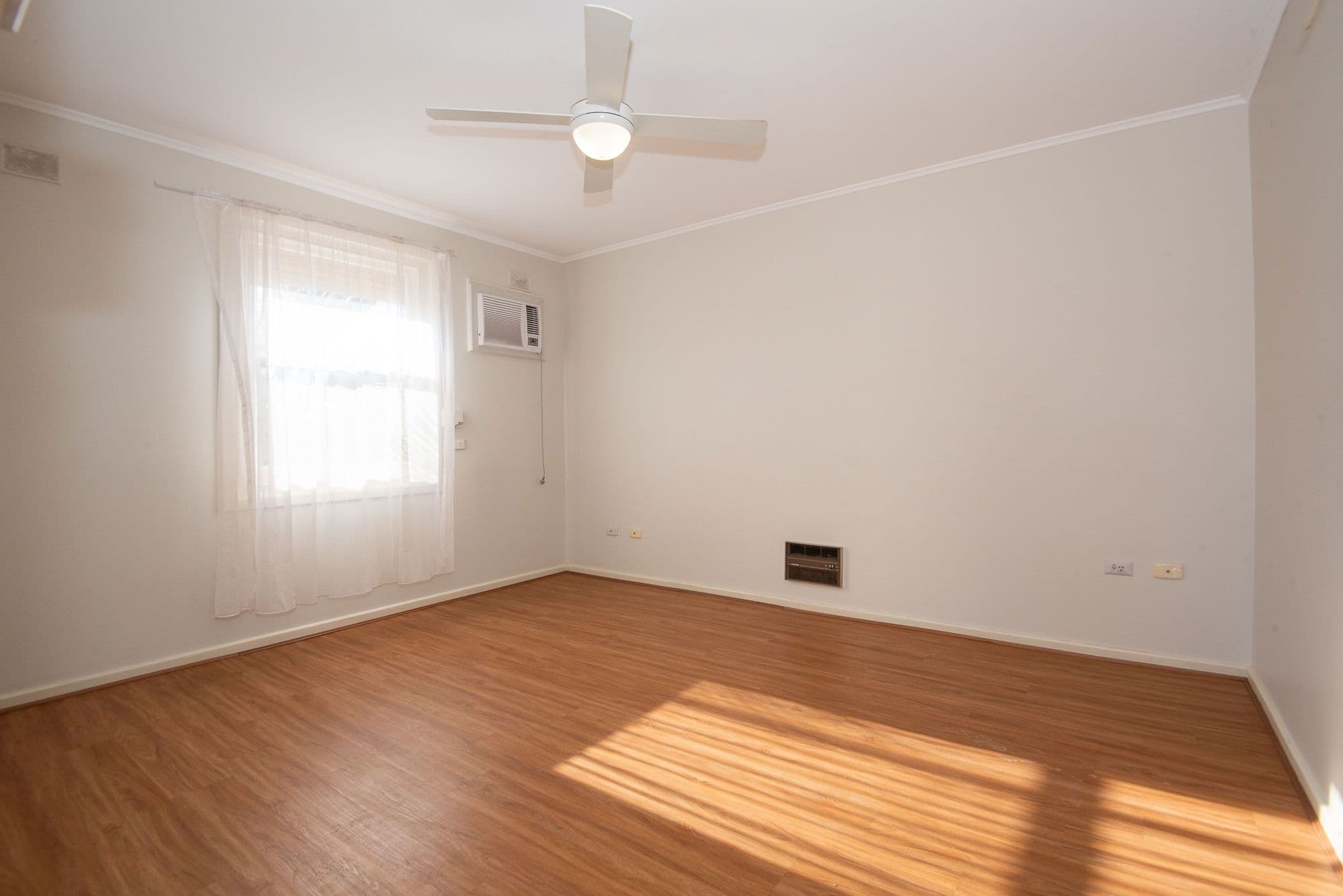 4 White Street, Whyalla Stuart SA 5608, Whyalla Stuart - Thumbnail 3