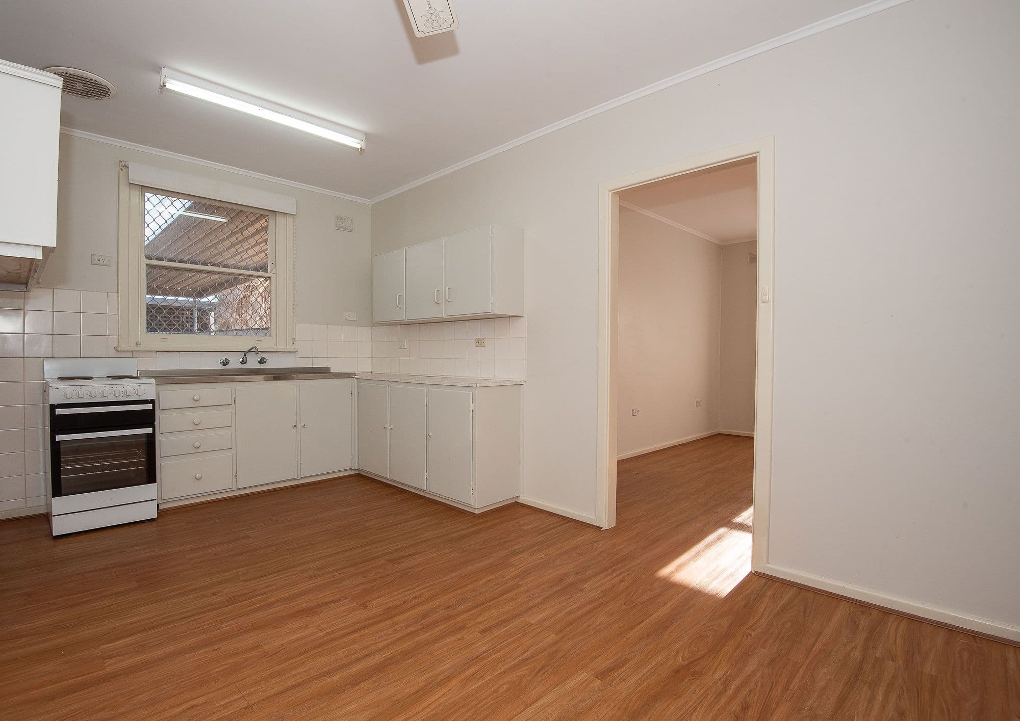 4 White Street, Whyalla Stuart SA 5608, Whyalla Stuart - Thumbnail 4
