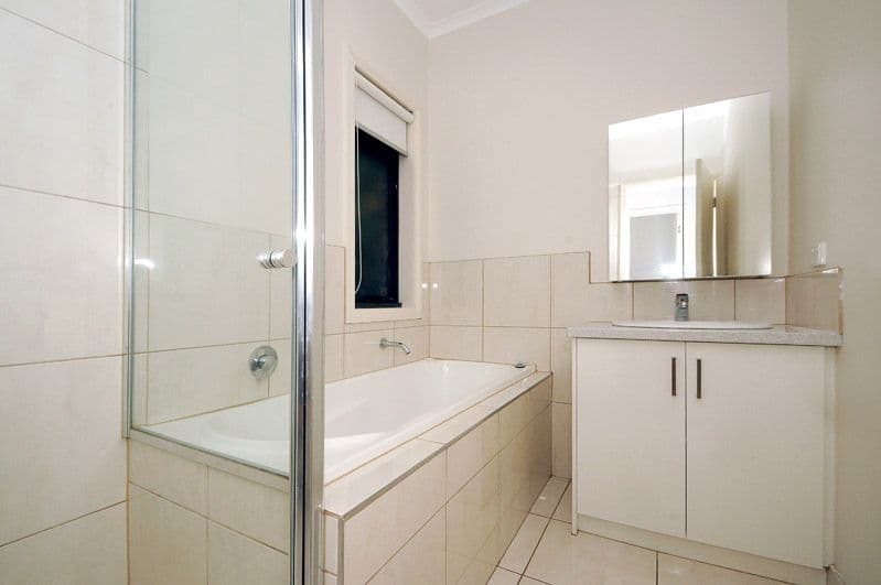 38 Rosemary Crescent, Frankston North VIC 3200, Frankston North - Thumbnail 4