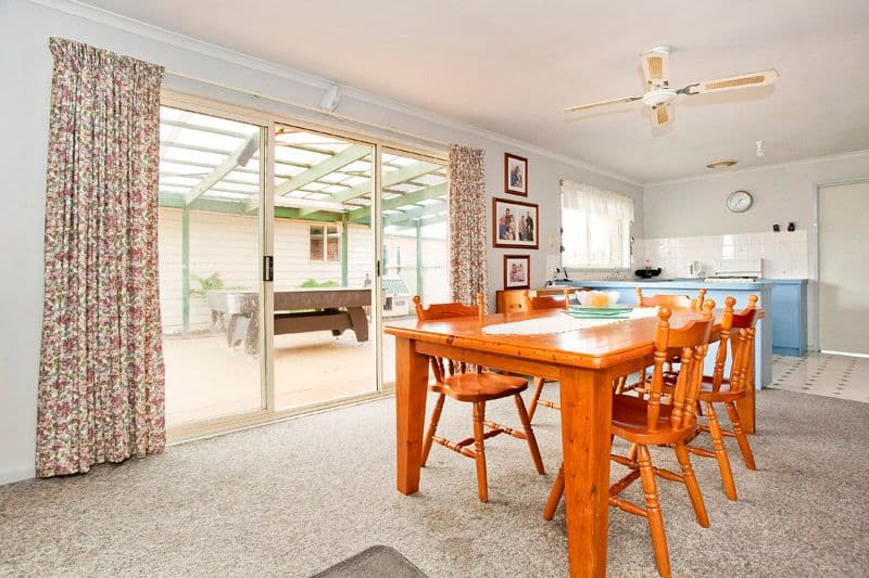 18 Carbine Drive, ST ALBANS PARK VIC 3219, St Albans Park - Thumbnail 2
