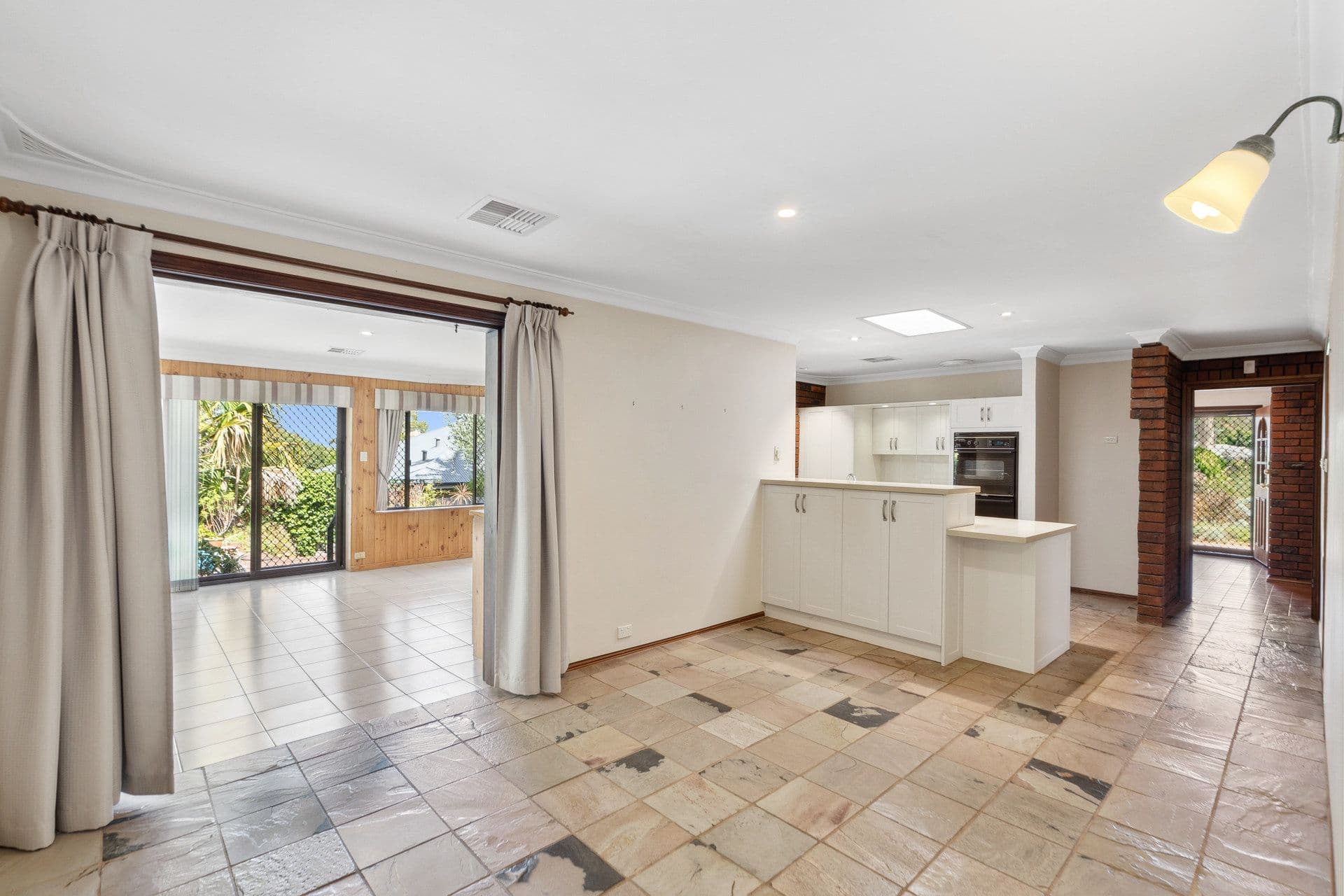 22 Gunbar Way, Kalamunda WA 6076, Kalamunda - Thumbnail 6