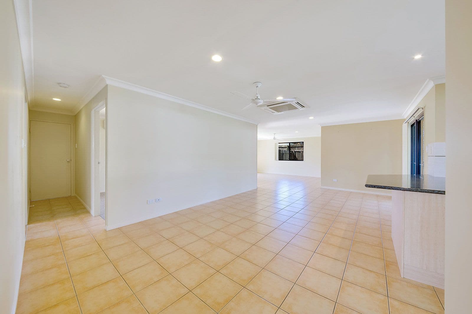 6 Gregory Street, Tannum Sands QLD 4680, Tannum Sands - Thumbnail 3