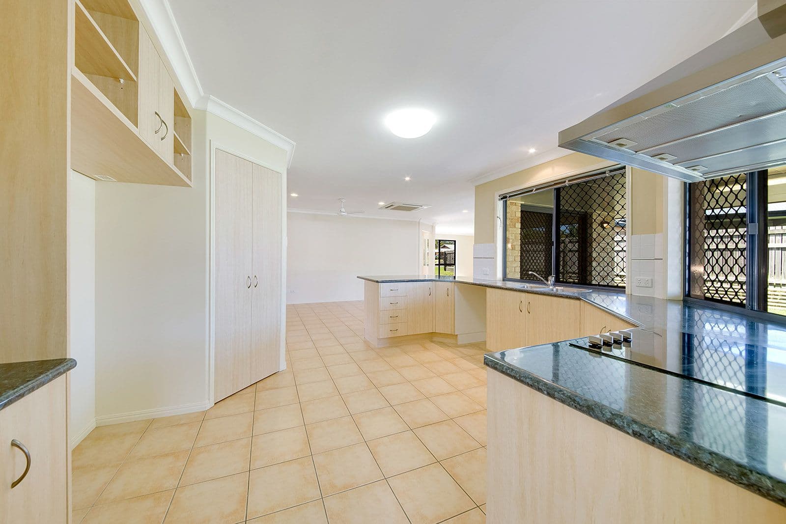 6 Gregory Street, Tannum Sands QLD 4680, Tannum Sands - Thumbnail 4