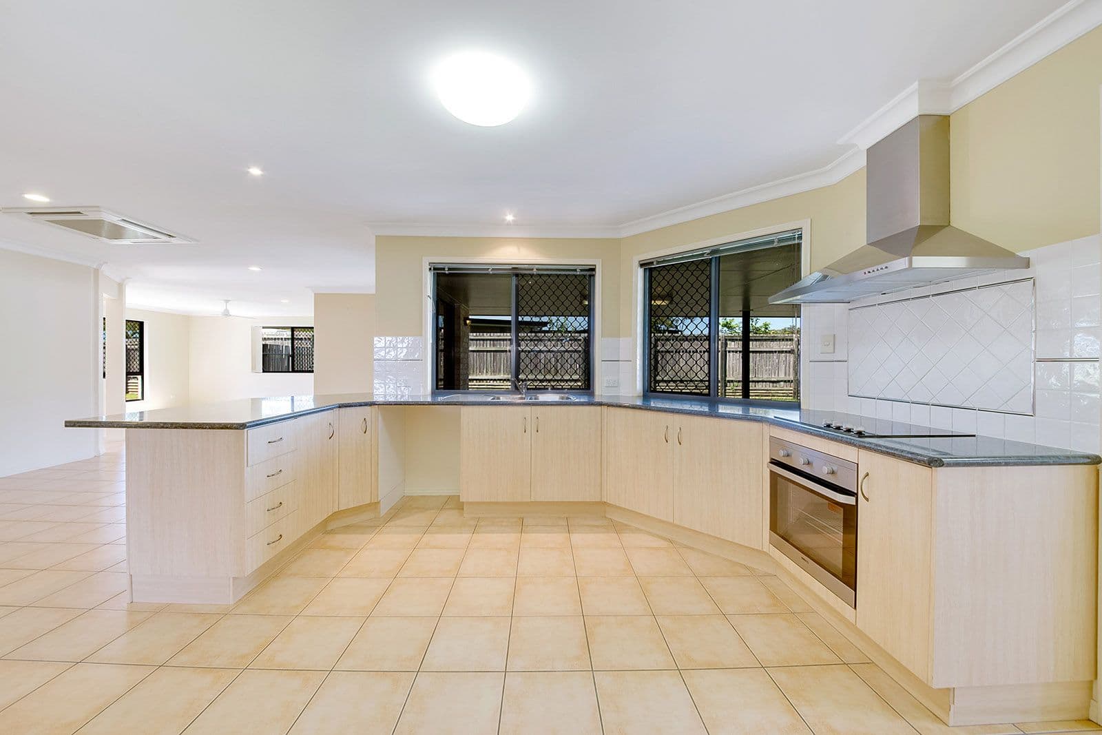 6 Gregory Street, Tannum Sands QLD 4680, Tannum Sands - Thumbnail 5