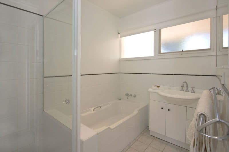 8 Kersley Road, KENMORE QLD 4069, Kenmore - Thumbnail 6