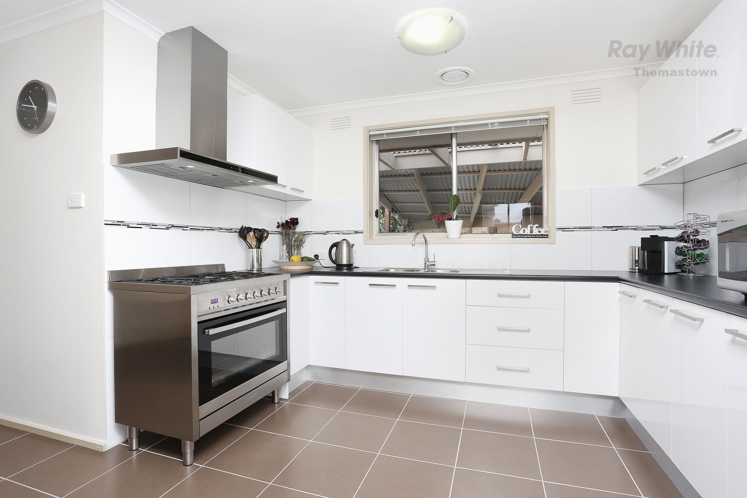 8 Orchid Court, Lalor VIC 3075, Lalor - Thumbnail 2