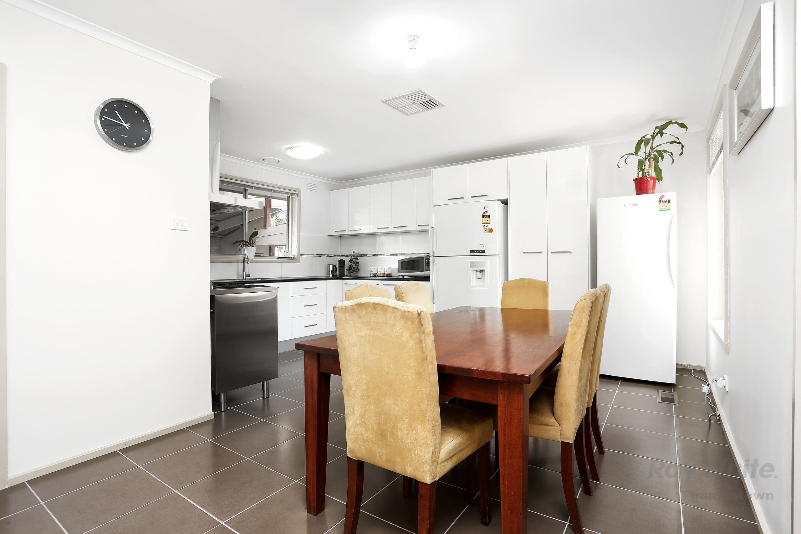 8 Orchid Court, Lalor VIC 3075, Lalor - Thumbnail 3