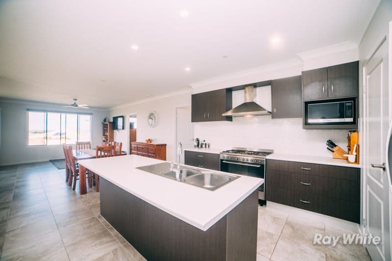 7 Schonbien Court, Junction Hill - Thumbnail 2