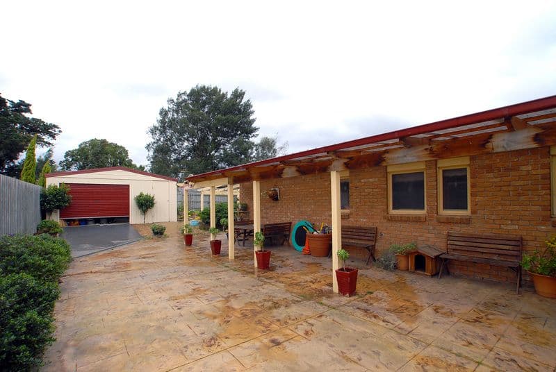63 Lesdon Avenue, CRANBOURNE VIC 3977, Cranbourne - Thumbnail 3