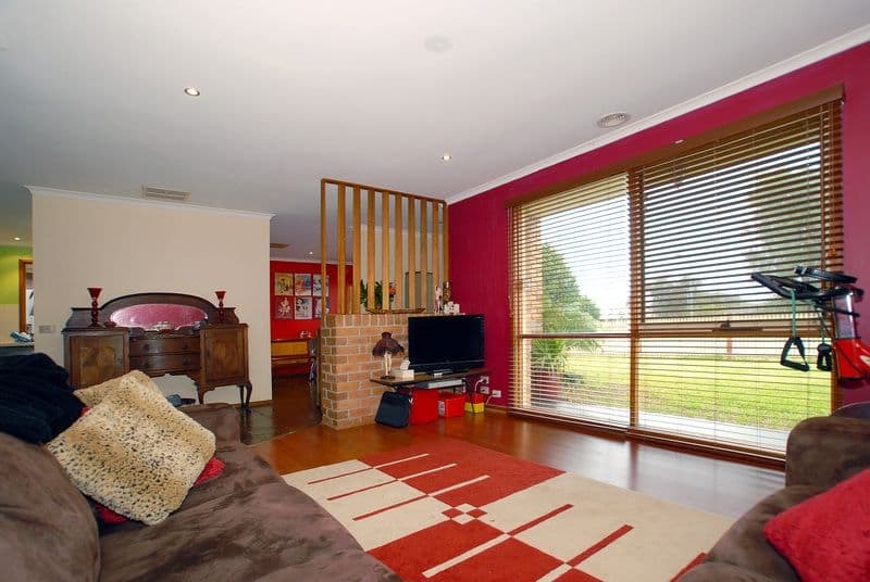 63 Lesdon Avenue, CRANBOURNE VIC 3977, Cranbourne - Thumbnail 5