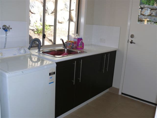 4 Carmarthen Circuit, PACIFIC PINES QLD 4211, Pacific Pines - Thumbnail 7