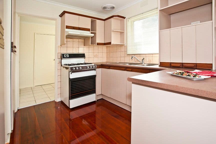 37 Johnson Drive, GLEN WAVERLEY VIC 3150, Glen Waverley - Thumbnail 2