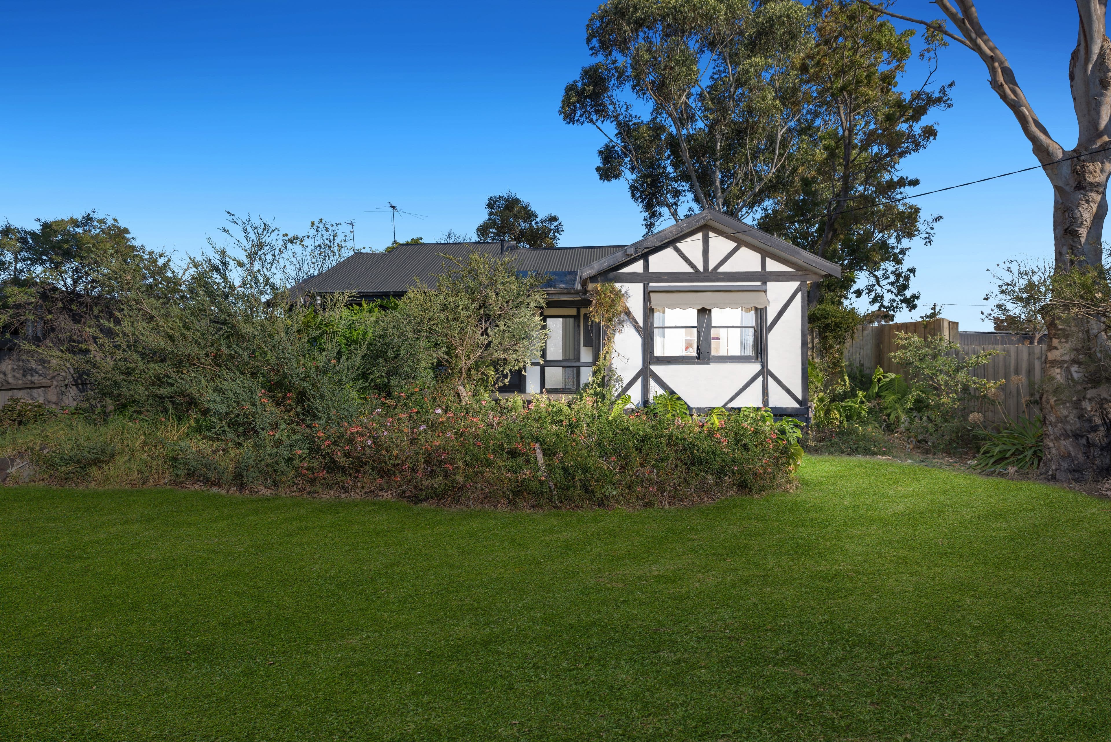 27 Roberts Road, Cranbourne VIC 3977, Cranbourne - Image 1
