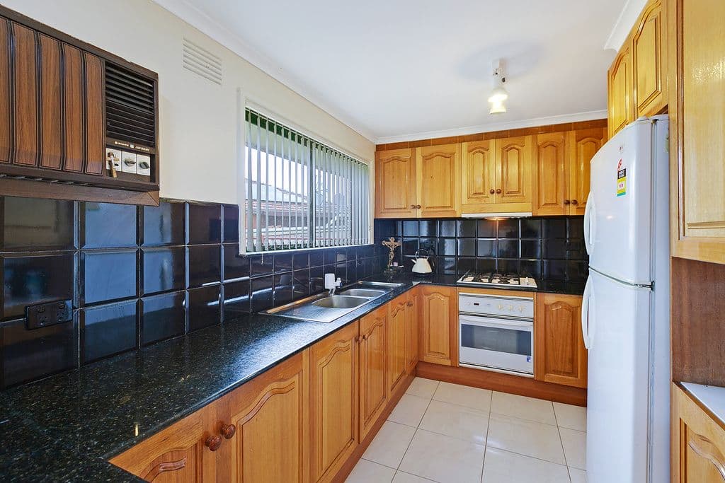 4 Kingston Close, Thomastown VIC 3074, Thomastown - Thumbnail 2