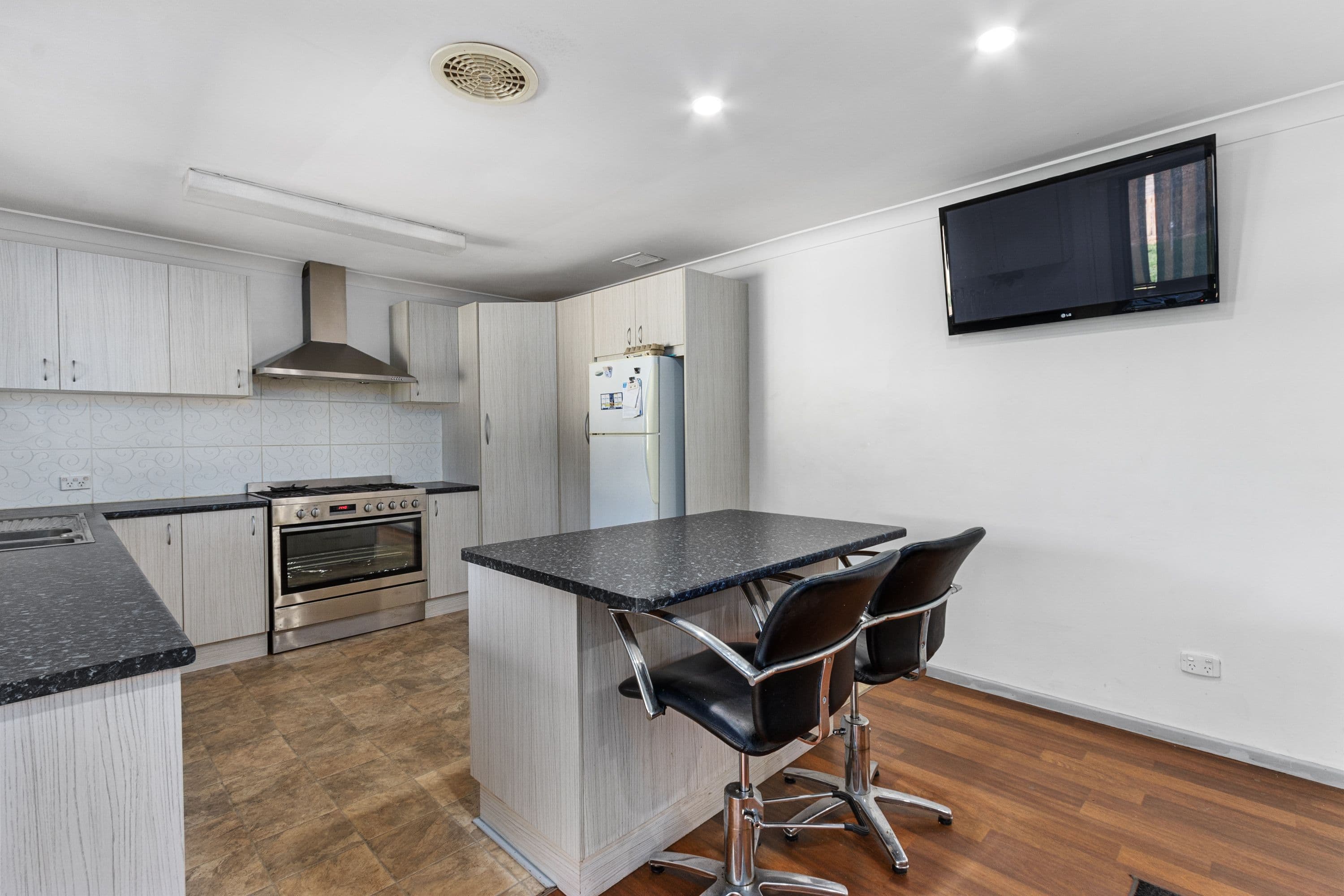 42 Minlaton Road, Yorketown SA 5576, Yorketown - Thumbnail 2