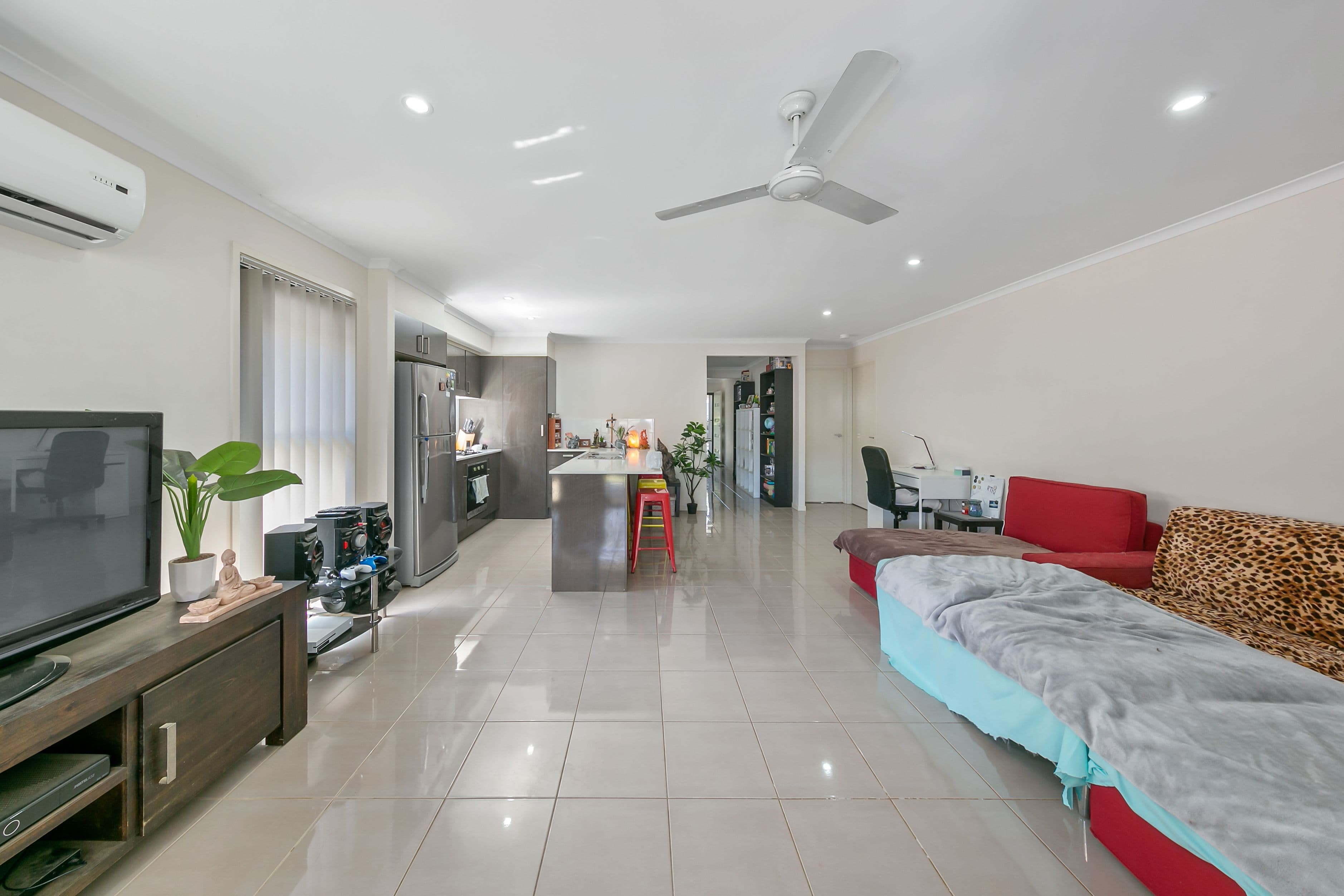 24 Cavern Boulevard, Clyde North - Thumbnail 2