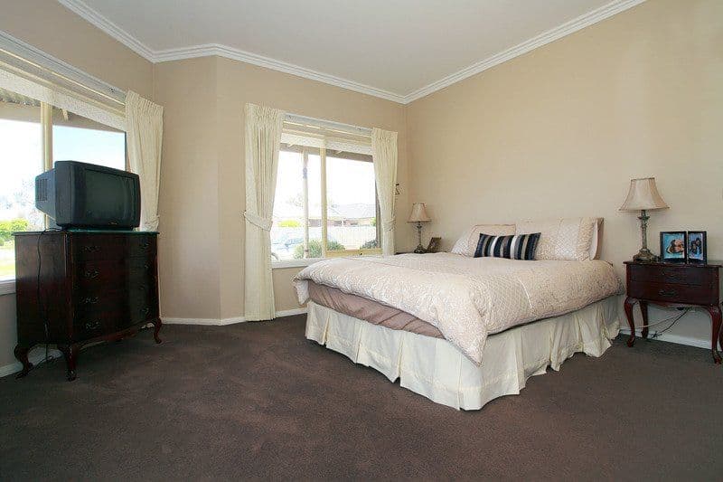 12 Firestone Green, CRANBOURNE VIC 3977, Cranbourne - Thumbnail 2