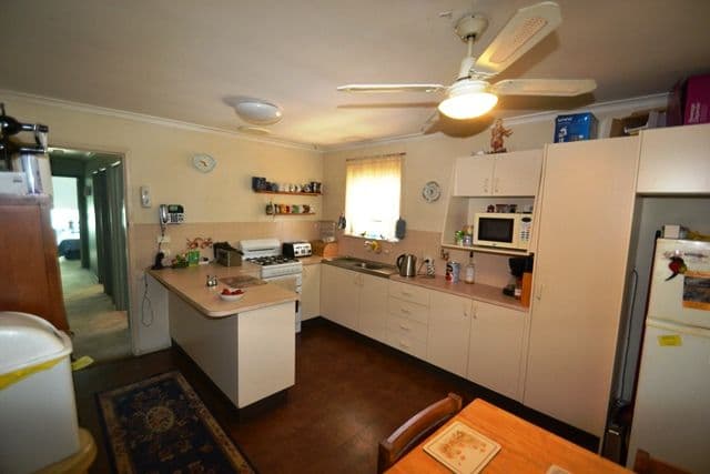 28 Howe Street, Seymour VIC 3660, Seymour - Thumbnail 2