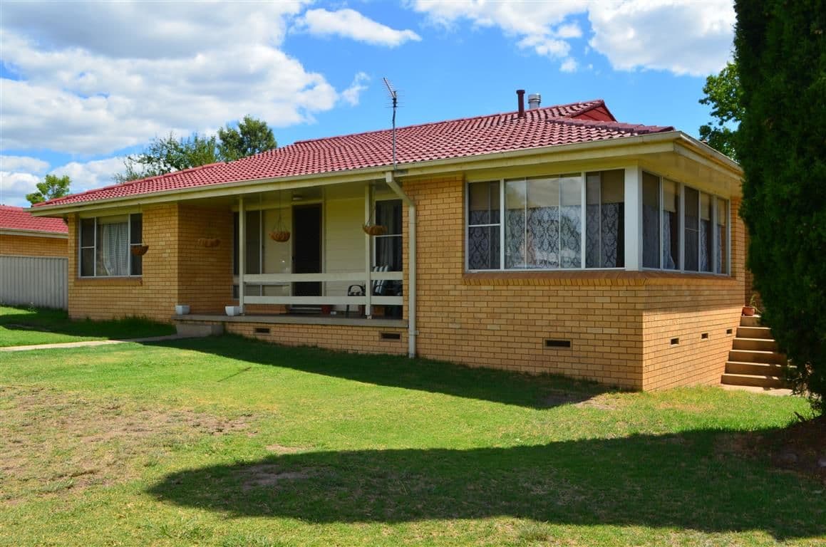 24 Broughton Street, Tumut - Image 1