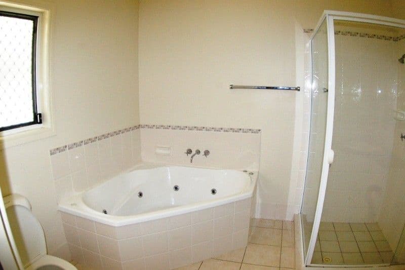 137 North Ridge Circuit, DECEPTION BAY QLD 4508, Deception Bay - Thumbnail 4