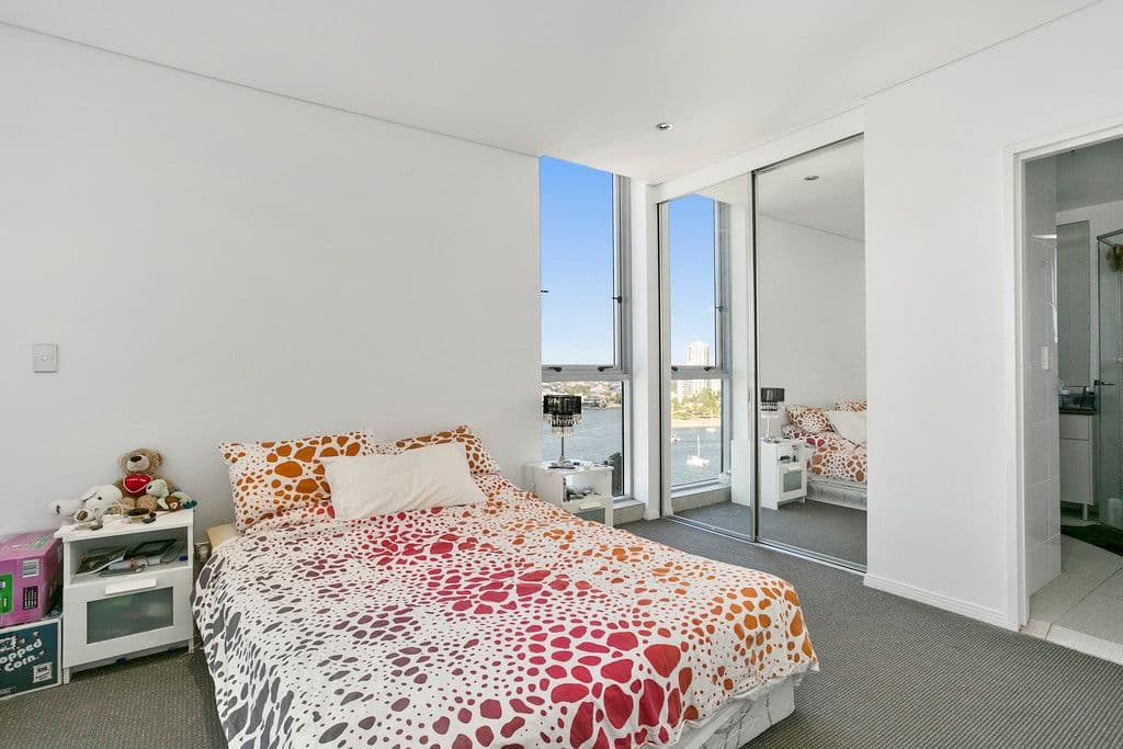 4 Como Crescent, Southport QLD 4215, Southport - Thumbnail 4
