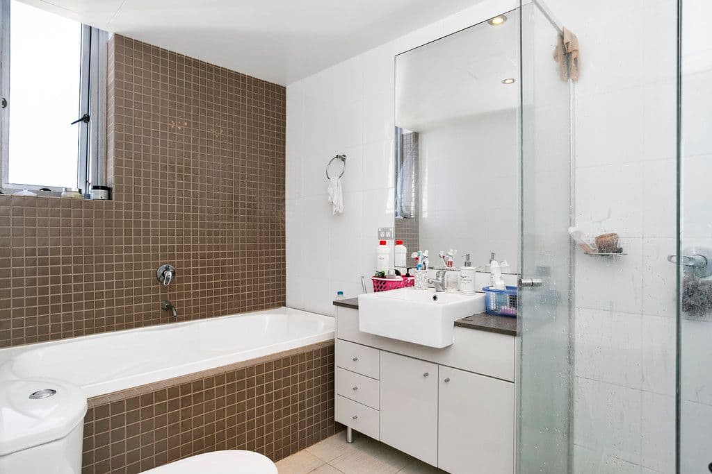 4 Como Crescent, Southport QLD 4215, Southport - Thumbnail 5