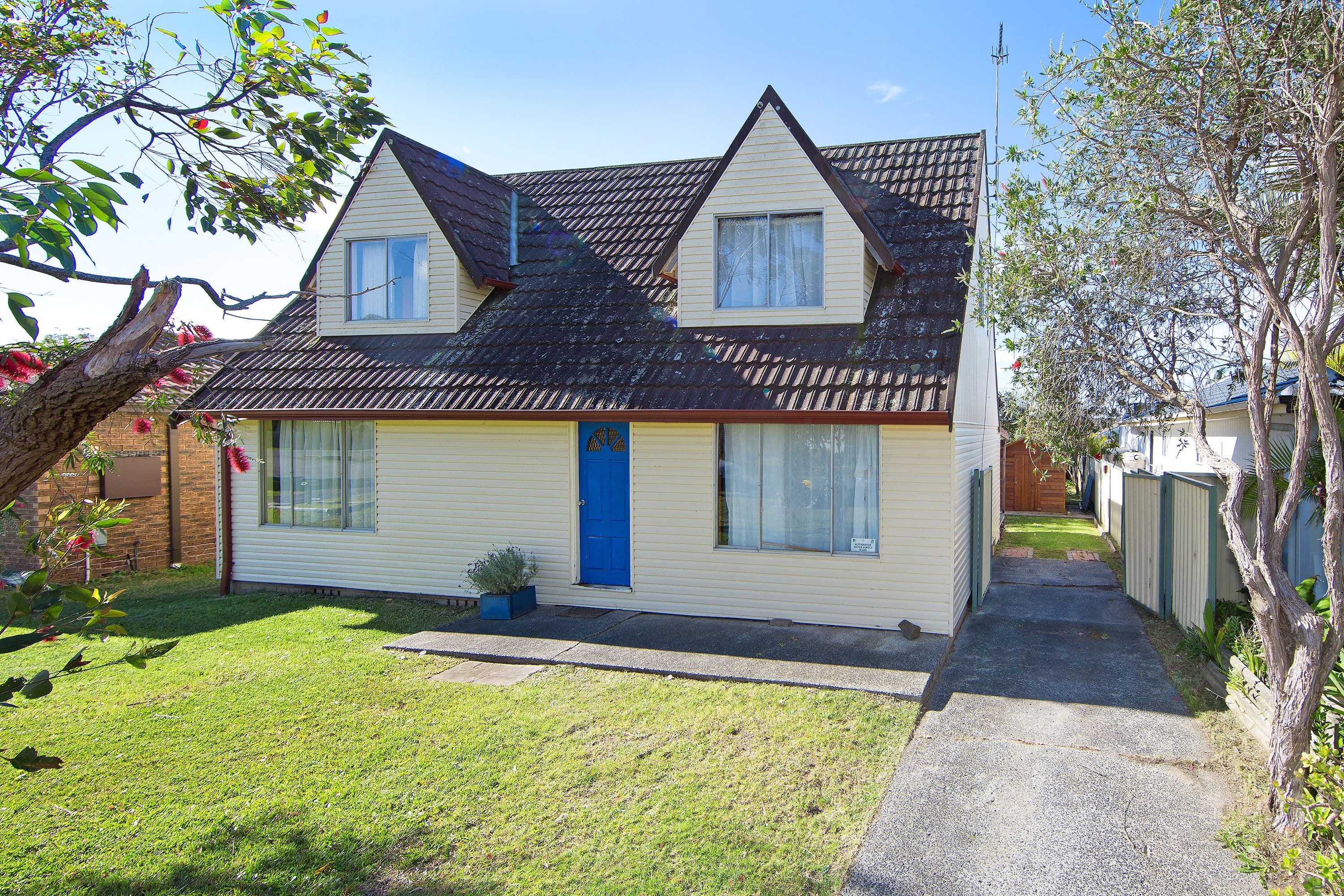 14 Malana Avenue, Bateau Bay - Image 1