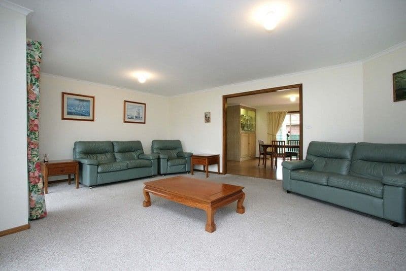 4 Cromwell Drive, ROWVILLE VIC 3178, Rowville - Thumbnail 2