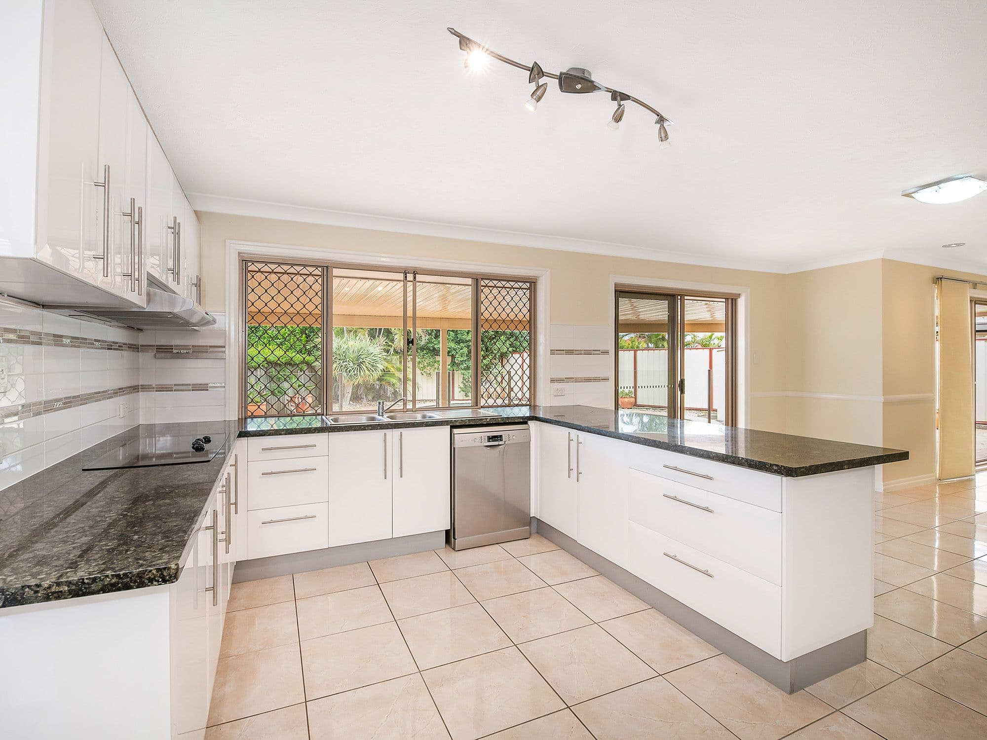 23 Alphitonia Crescent, Sunnybank Hills QLD 4109, Sunnybank Hills - Thumbnail 7