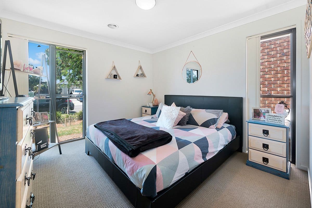 17 Mitta Mitta Street, Clyde North VIC 3978, Clyde North - Thumbnail 2