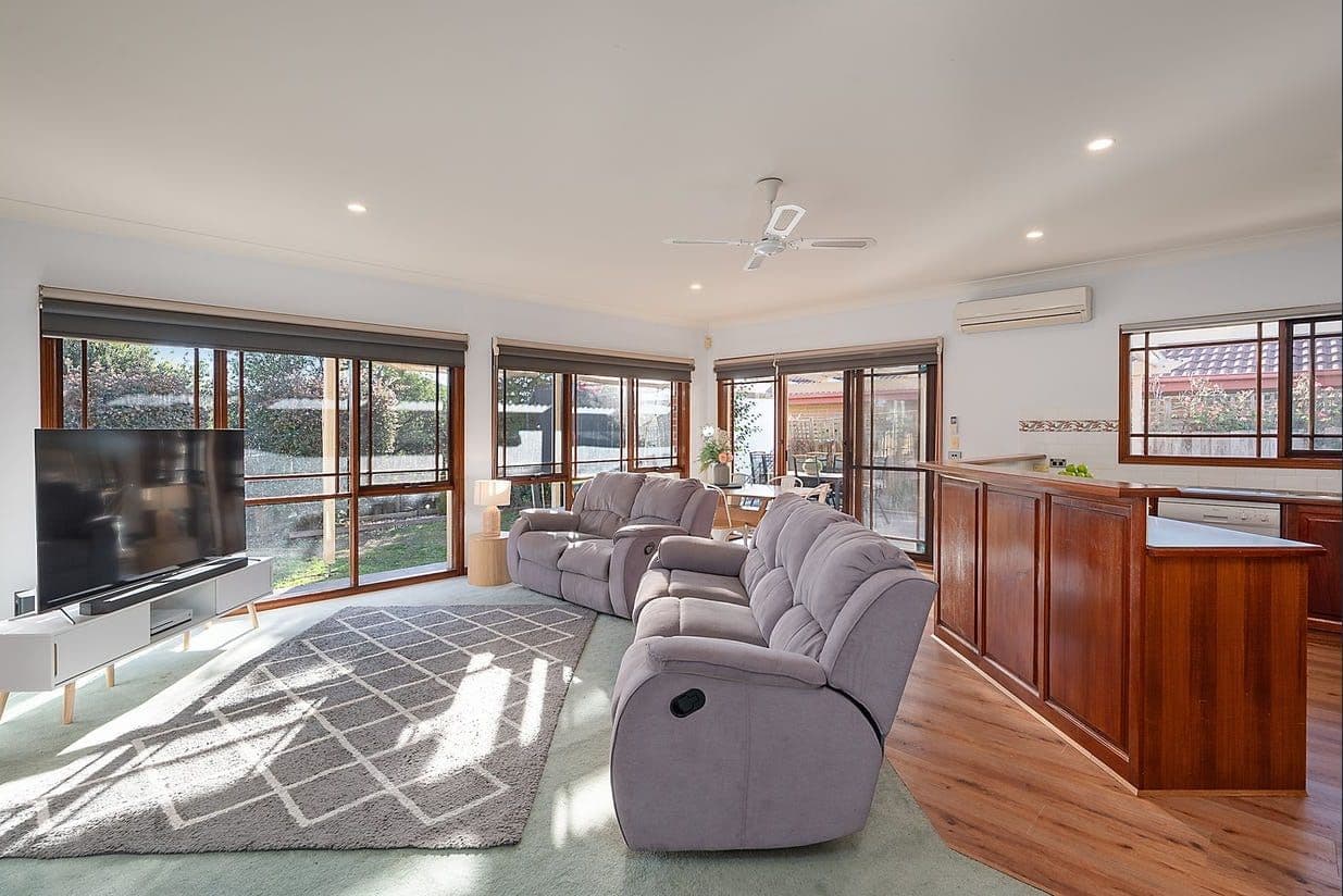 190 South Valley Road, Highton VIC 3216, Highton - Thumbnail 2