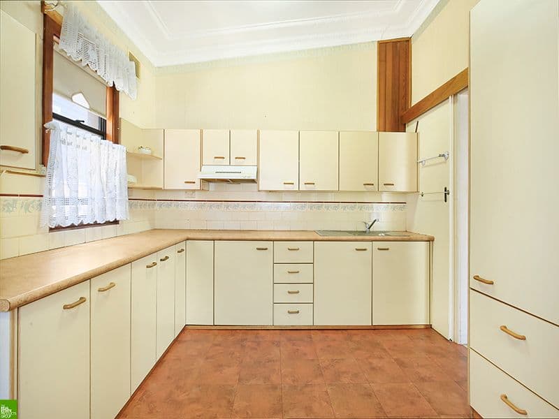 64 Robertson Street, Coniston - Thumbnail 2