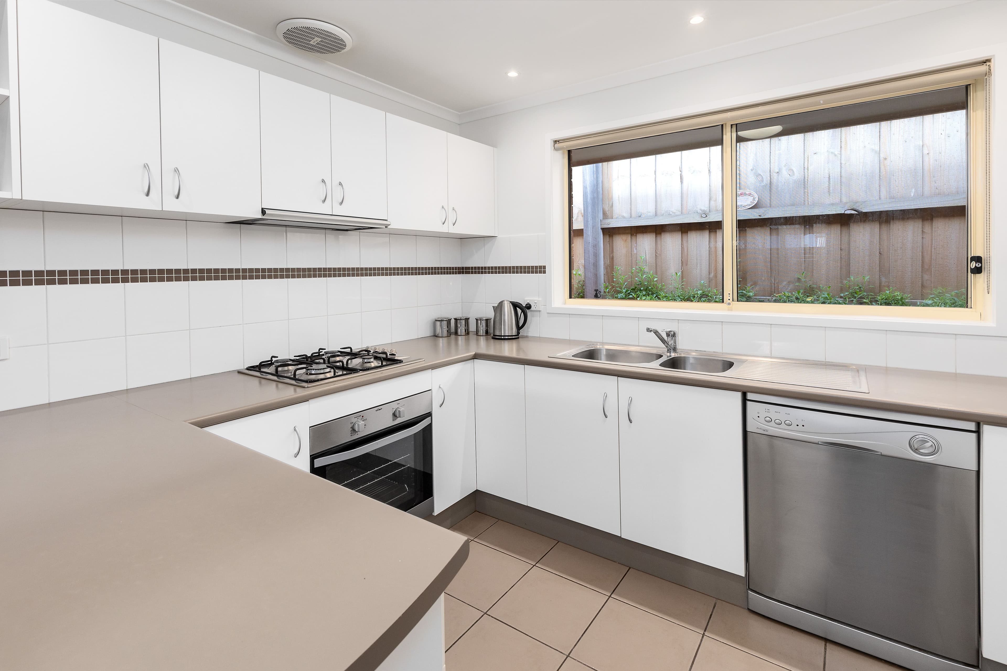 114 Fifth Avenue, Rosebud VIC 3939, Rosebud - Thumbnail 2