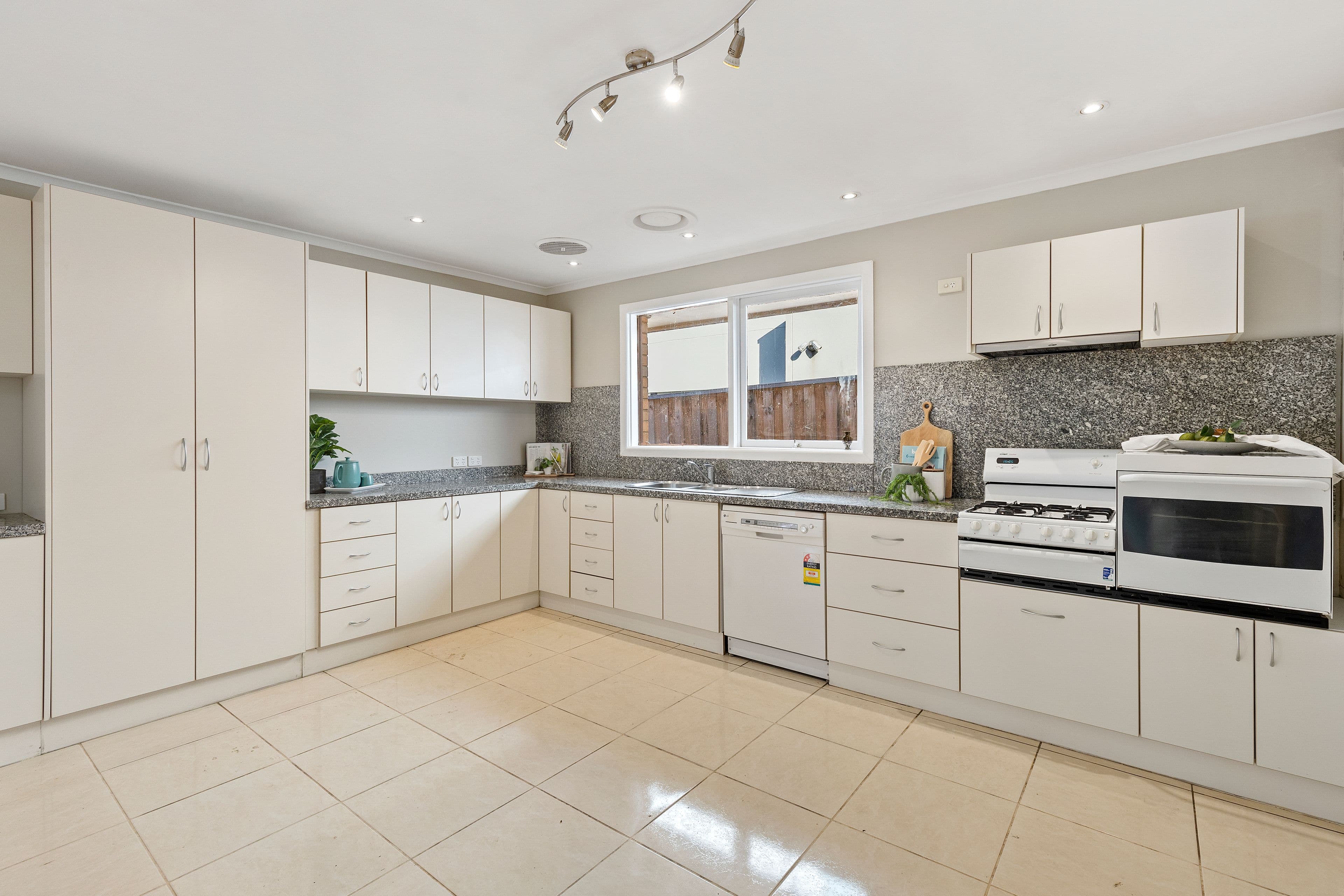 18 Joanna Street, Nunawading VIC 3131, Nunawading - Thumbnail 6