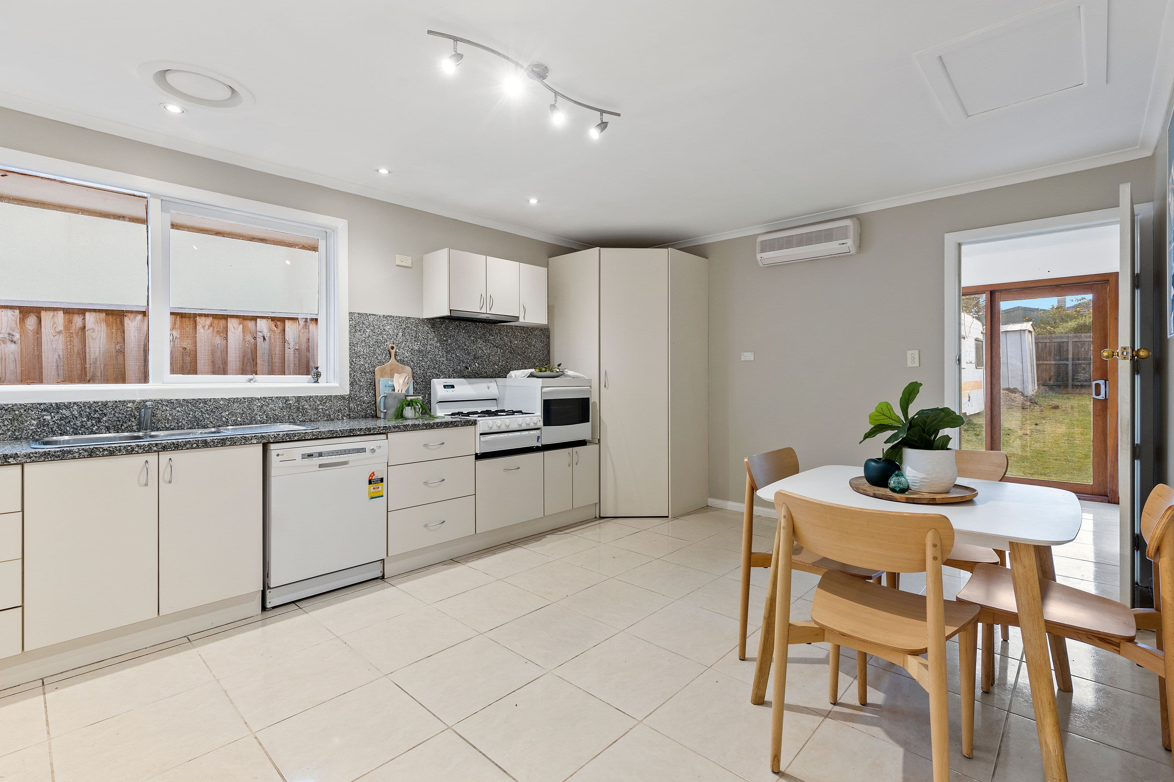 18 Joanna Street, Nunawading VIC 3131, Nunawading - Thumbnail 7