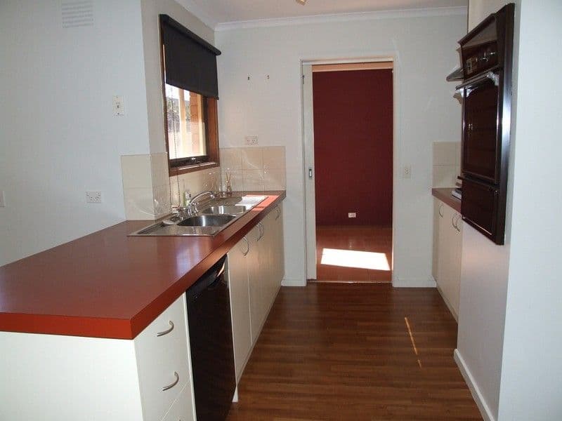 5 Grimwade Place, MELTON WEST VIC 3337, Melton West - Thumbnail 2