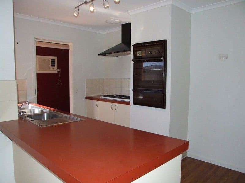 5 Grimwade Place, MELTON WEST VIC 3337, Melton West - Thumbnail 3