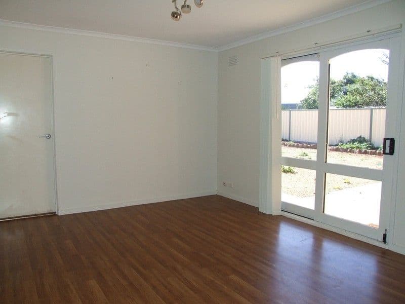 5 Grimwade Place, MELTON WEST VIC 3337, Melton West - Thumbnail 5