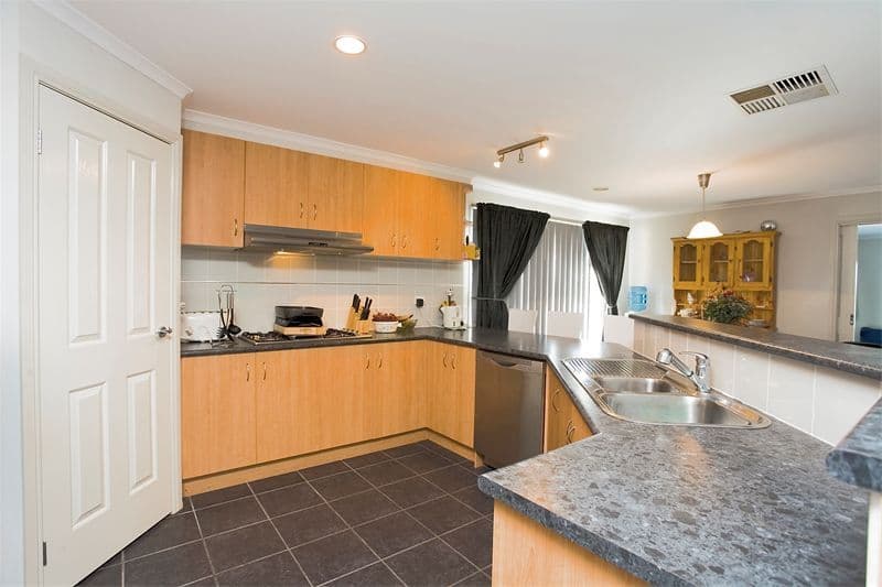 22 Lorikeet Crescent, WHITTLESEA VIC 3757, Whittlesea - Thumbnail 2