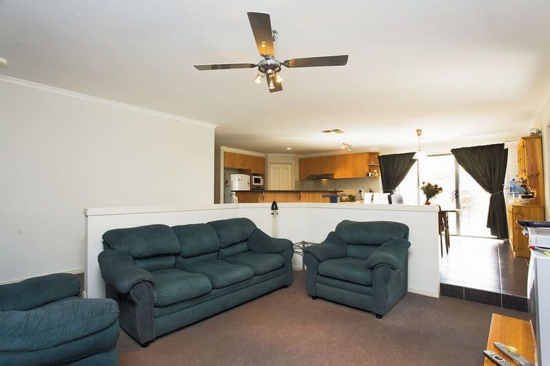 22 Lorikeet Crescent, WHITTLESEA VIC 3757, Whittlesea - Thumbnail 5
