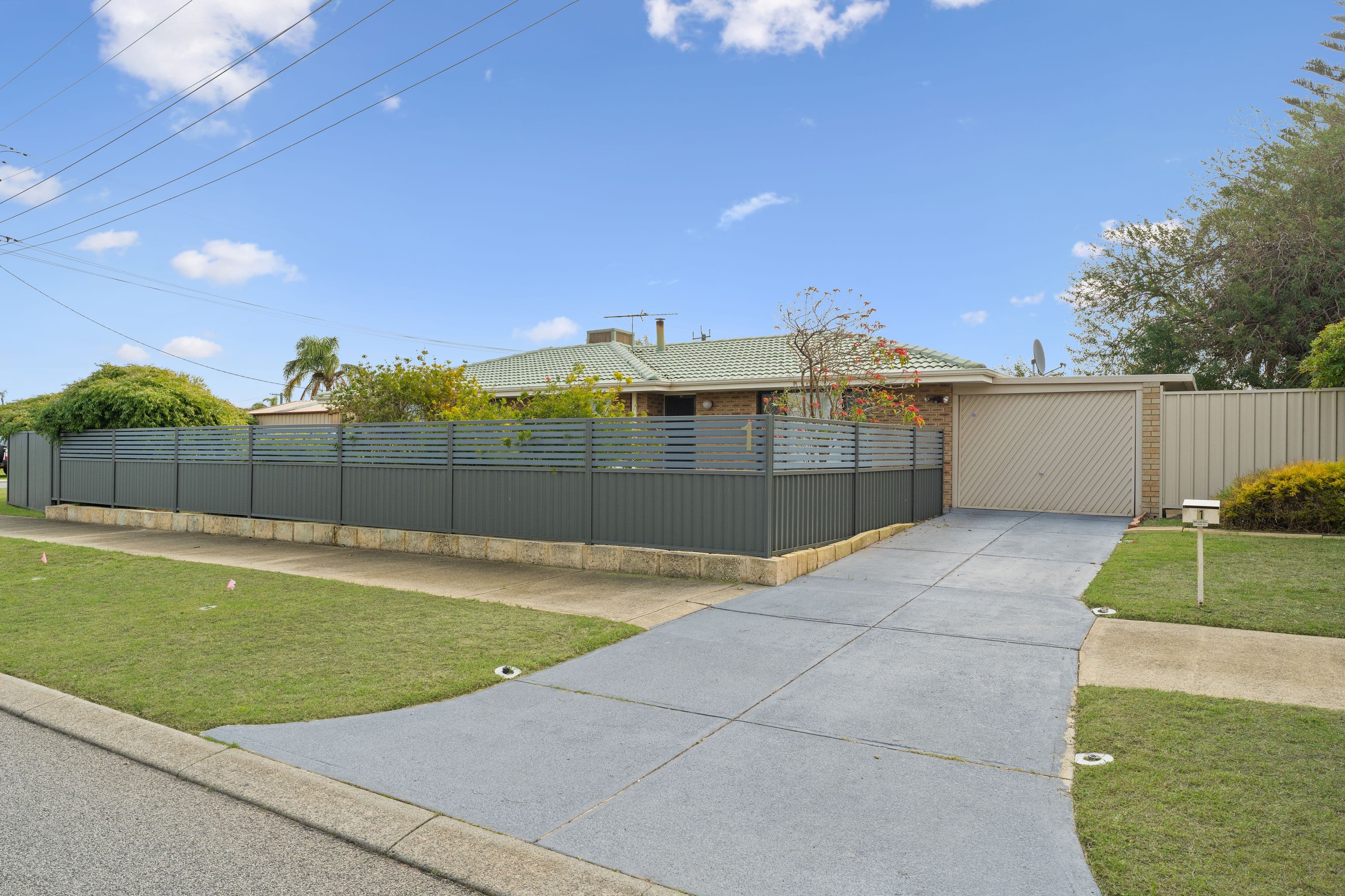 1 Raeside Crescent, Cooloongup WA 6168, Cooloongup - Thumbnail 2