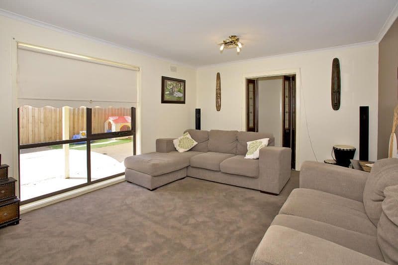 136 McClelland Avenue, LARA VIC 3212, Lara - Thumbnail 2