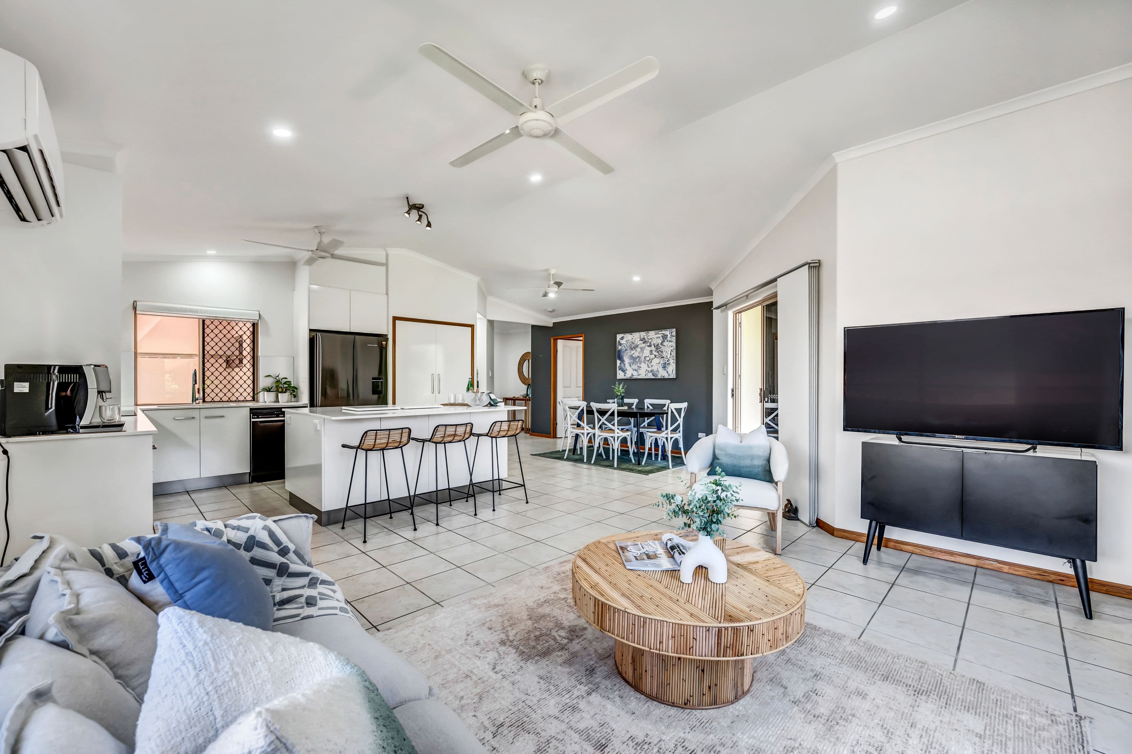 27 Crestbrook Drive, Mount Louisa QLD 4814, Mount Louisa - Thumbnail 2