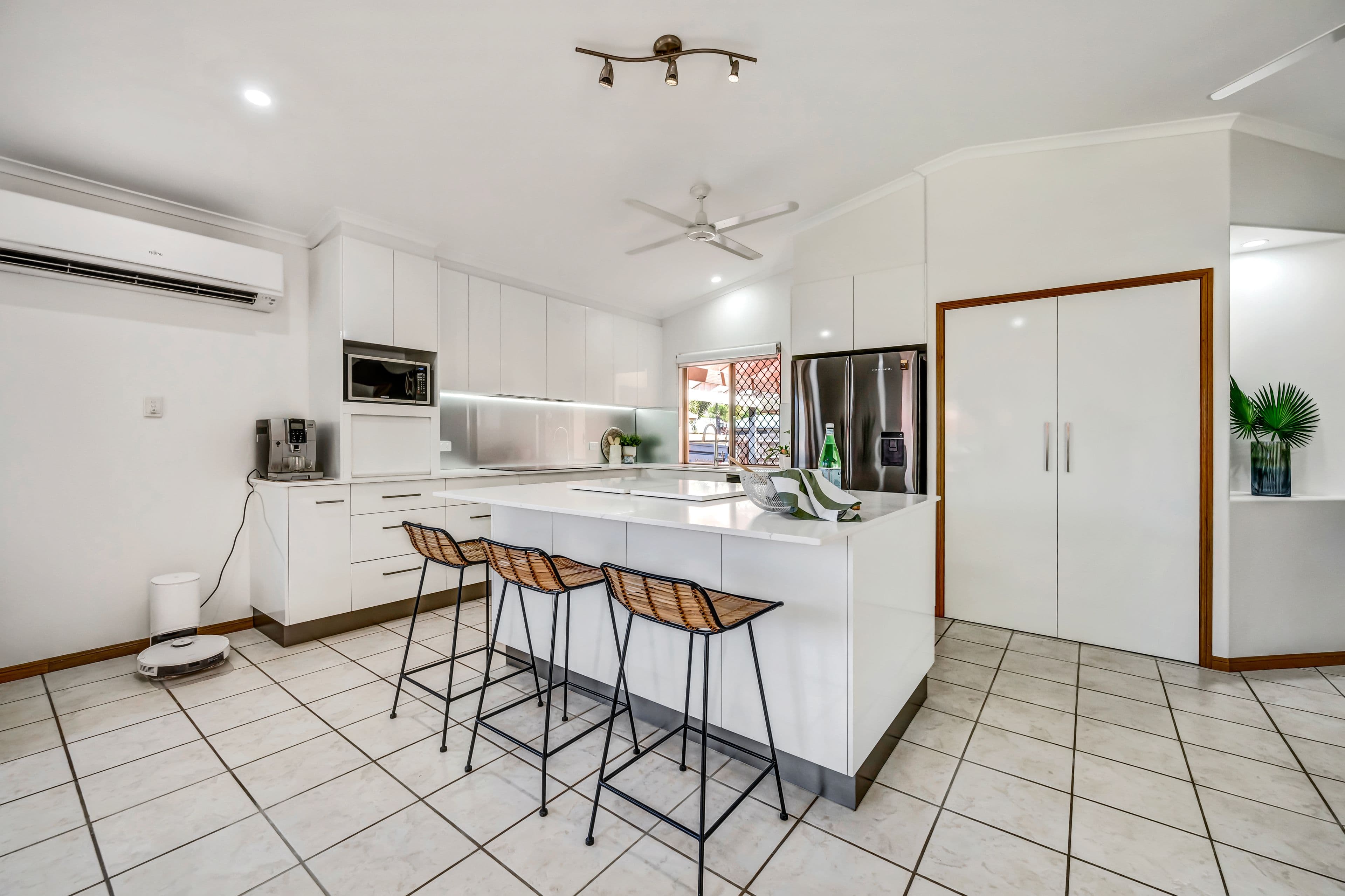 27 Crestbrook Drive, Mount Louisa QLD 4814, Mount Louisa - Thumbnail 5