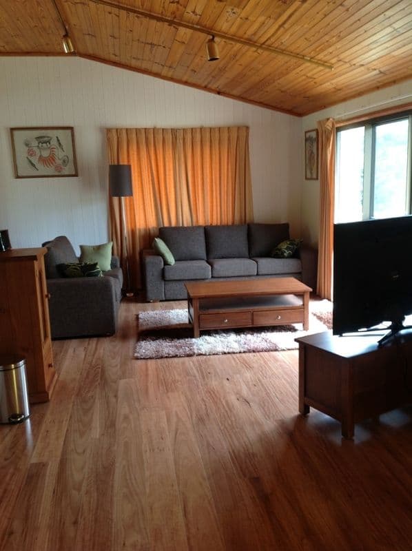 35 Lockhart Avenue, MOLLYMOOK BEACH NSW 2539, Mollymook Beach - Thumbnail 5