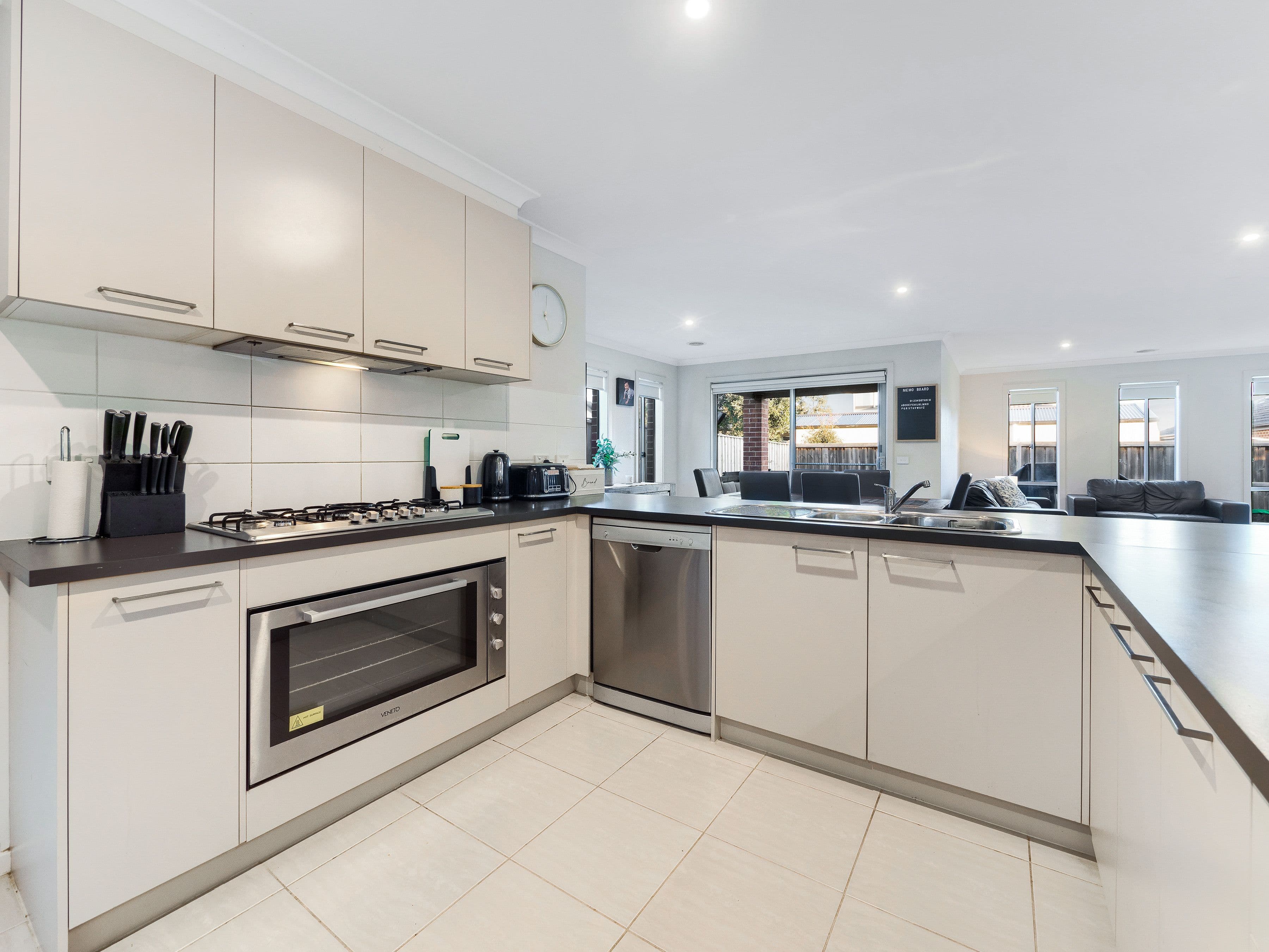 11 Polblue Street, Cranbourne North VIC 3977, Cranbourne North - Thumbnail 4